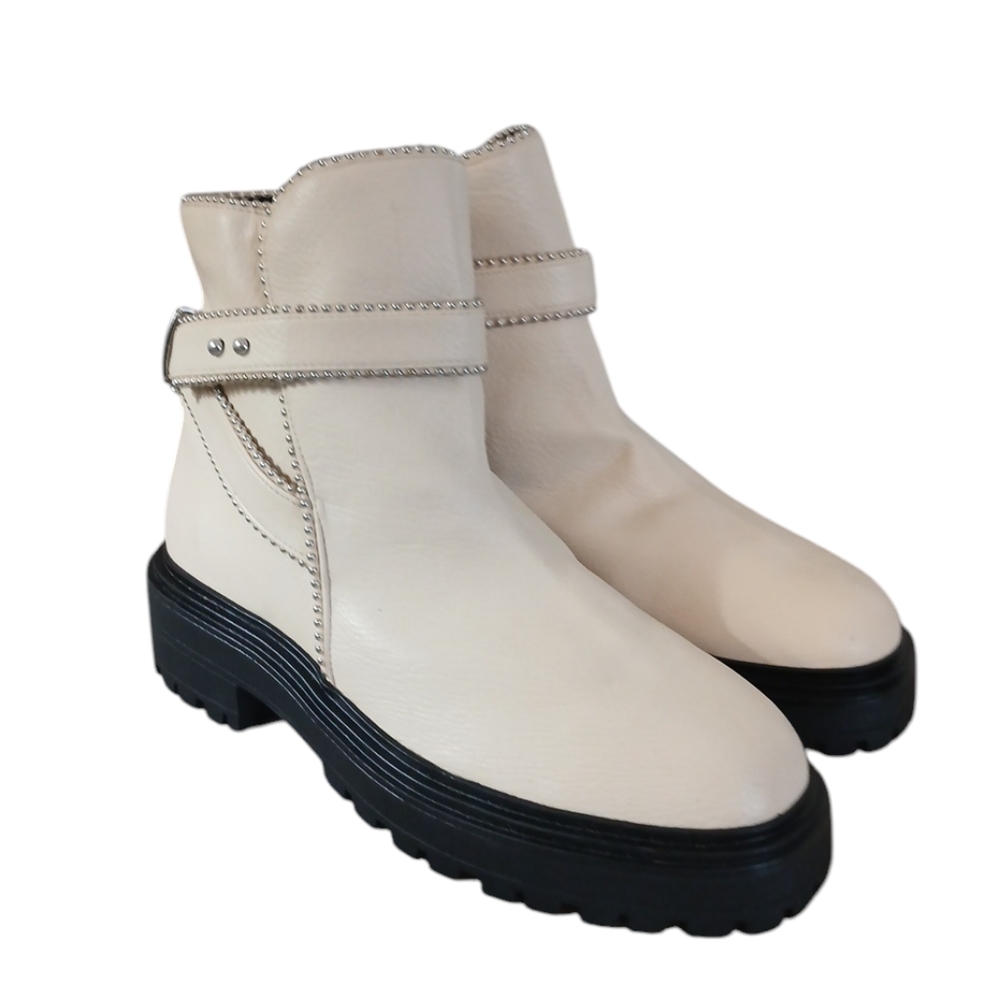NEW ASOS Winter White Chunky Ankle Boot Lug Sole Booties size 8 - Picture 11 of 11